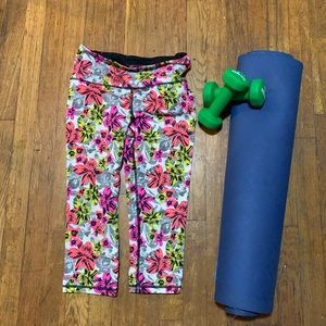 Victoria Secret Sport cropped floral leggings